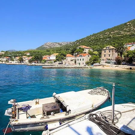Peljesac -orsula アパート クチフェ